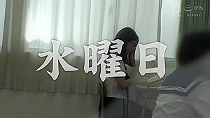 0008246_女子高生 眼鏡 トイレなどが含まれている