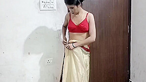 Li Ya – Desi Bhabhi Ka Saree Kholte Huye Video Bna